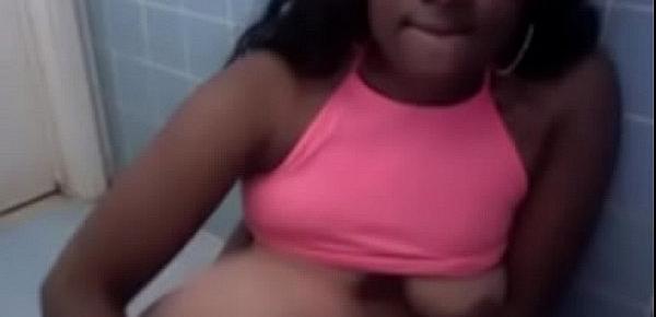  young ebony teen freak playing on webcam